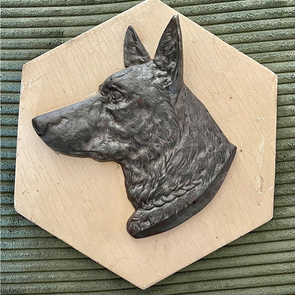 1954 GERMAN SHEPHERD PLATE COMMEMORATING THE XIII INTERNATIONAL DOG SHOW